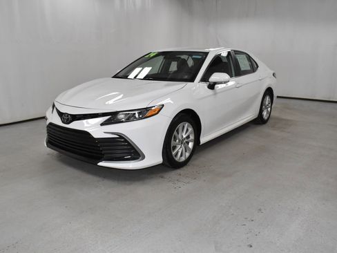 Used 2024 Toyota Camry LE image 2