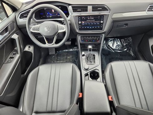 Used 2022 Volkswagen Tiguan SE image 30
