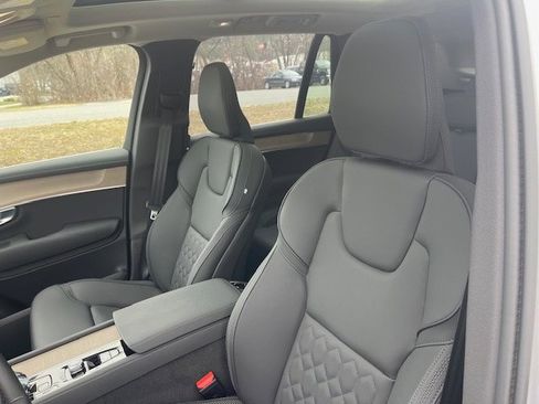 Used 2025 Volvo XC90 B6 Plus image 16