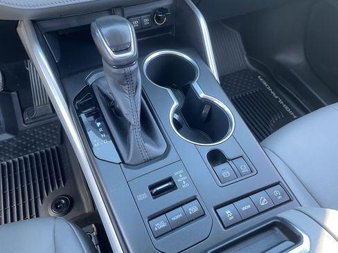 Used 2020 Toyota Highlander XLE image 25