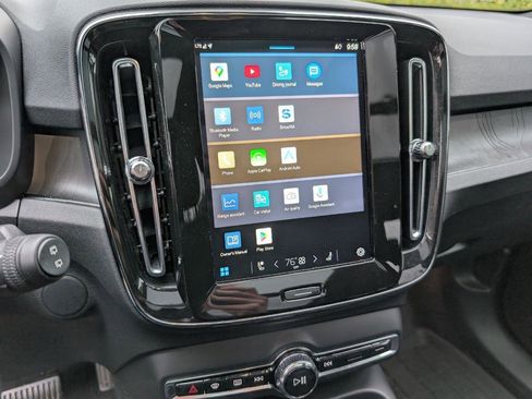 Used 2024 Volvo XC40 Recharge Ultimate w/ Protection Package Premier image 19