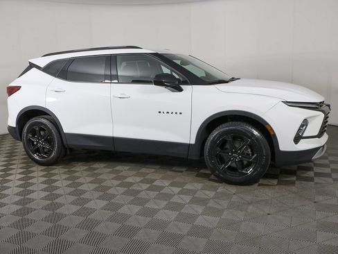 Used 2024 Chevrolet Blazer LT w/ Convenience Package FWD image 19