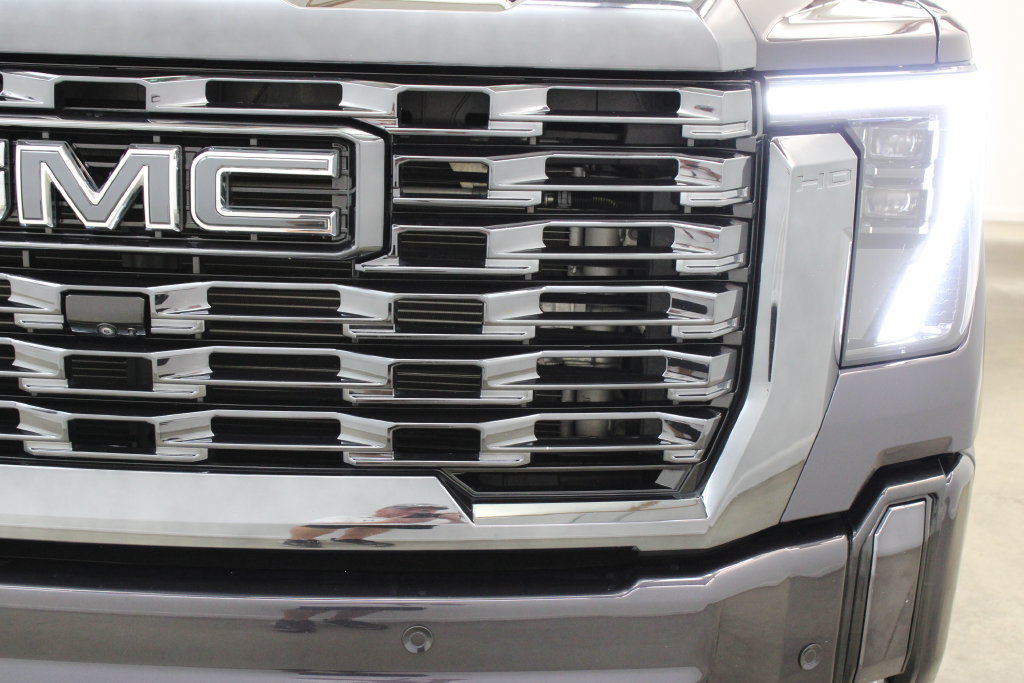 Used 2024 GMC Sierra 2500 Denali Ultimate AWD/4WD image 8