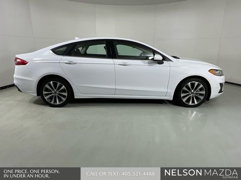 Used 2019 Ford Fusion SE image 9