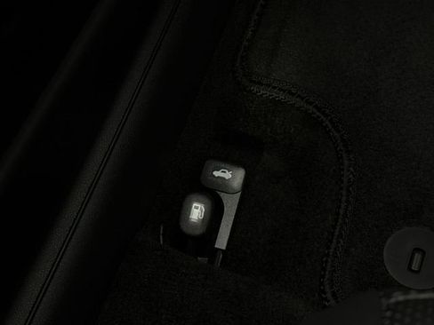 Used 2025 Hyundai Elantra Limited FWD image 17