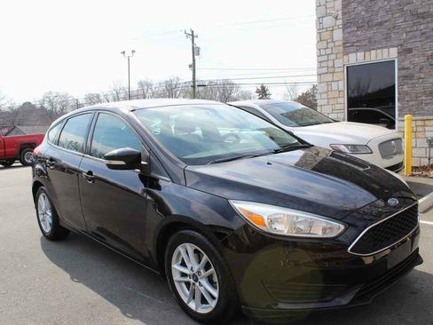 Used 2017 Ford Focus SE image 3