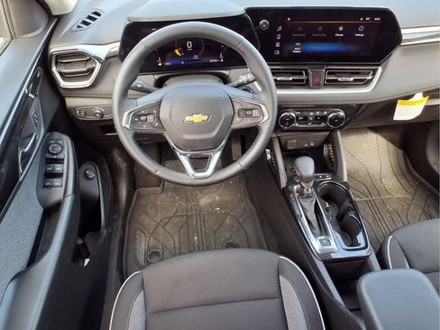 New 2026 Chevrolet TrailBlazer LT w/ Convenience Package FWD image 2