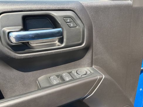 Used 2024 Chevrolet Silverado 1500 Custom Trail Boss w/ Dark Appearance Package AWD/4WD image 15