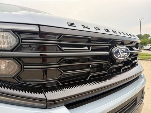 New 2027 Ford Expedition Platinum w/ Stealth Performance Package AWD/4WD image 16