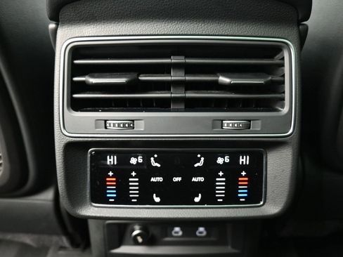 Used 2023 Audi Q7 3.0T Prestige w/ Prestige Package image 21
