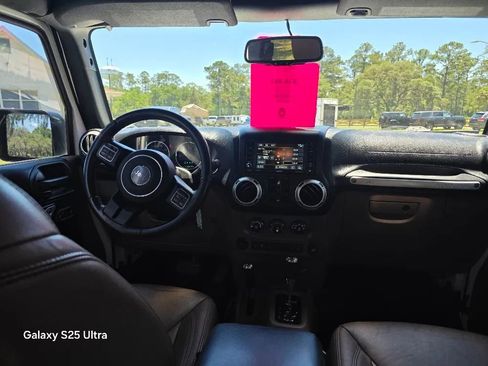 Used 2016 Jeep Wrangler Unlimited Sahara w/ Connectivity Group AWD/4WD image 16