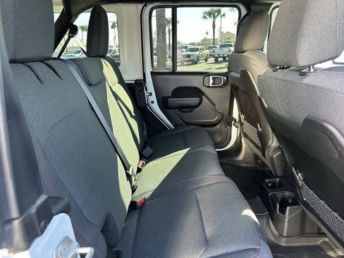 Used 2024 Jeep Wrangler Unlimited Rubicon image 21
