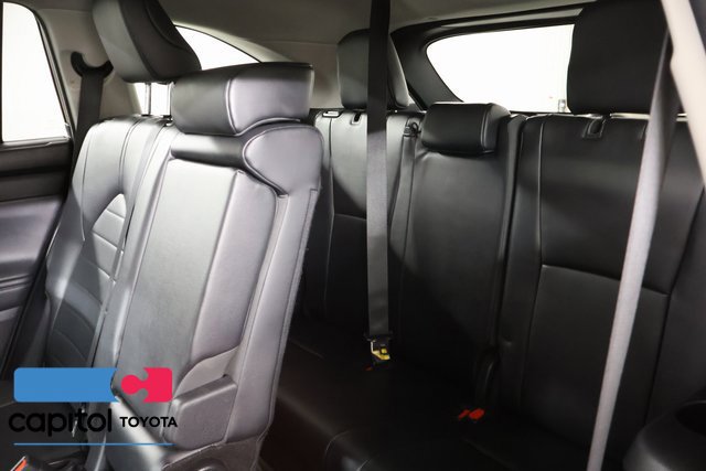 Used 2024 Toyota Highlander XLE AWD/4WD image 33