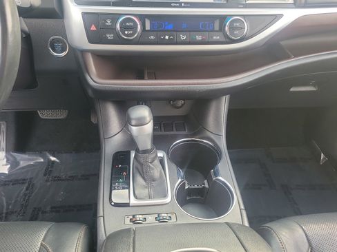Used 2015 Toyota Highlander Limited Platinum image 22