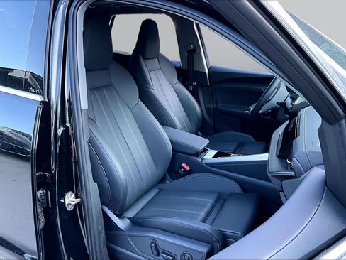 Certified 2025 Audi Q5 Premium Plus w/ Premium Plus AWD/4WD image 9