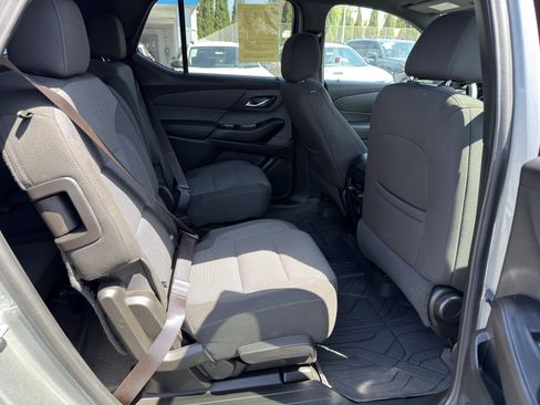 Used 2023 Chevrolet Traverse LT FWD image 12