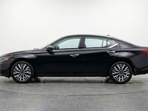 Used 2025 Nissan Altima 2.5 SV image 5