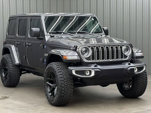 Used 2025 Jeep Wrangler Unlimited Sahara w/ Safety Group AWD/4WD image 7