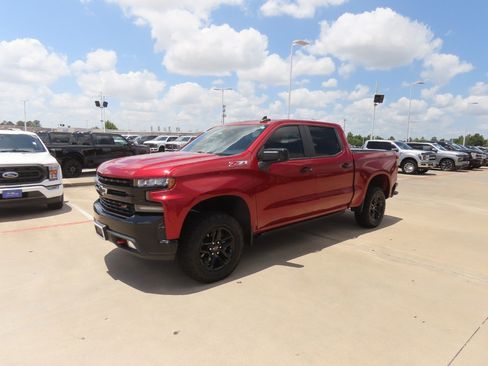 Used 2020 Chevrolet Silverado 1500 LT Trail Boss w/ Convenience Package AWD/4WD image 2