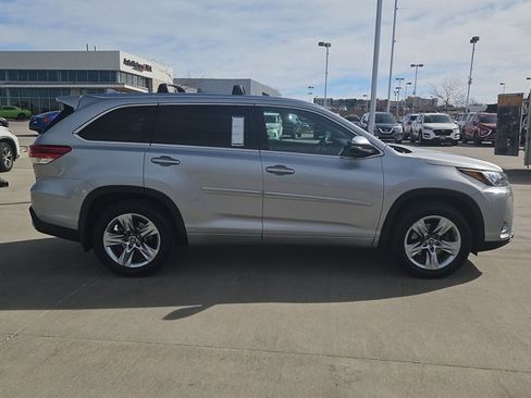 Used 2018 Toyota Highlander Limited w/ Protection Package #3 image 4