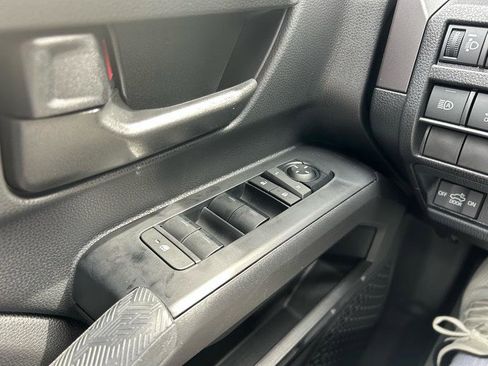 Used 2025 Toyota Tacoma SR5 AWD/4WD image 18