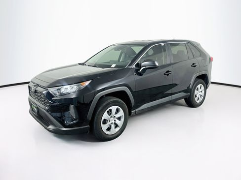 Used 2022 Toyota RAV4 LE FWD image 3