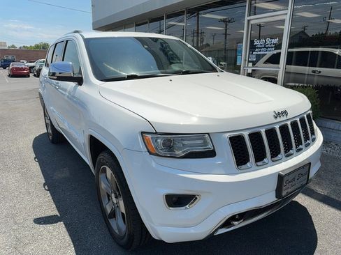 Used 2014 Jeep Grand Cherokee Overland w/ Advanced Technology Group AWD/4WD image 2