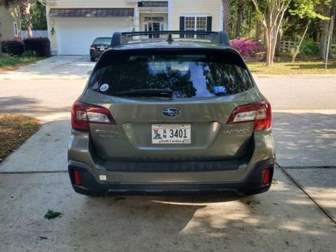 Used 2018 Subaru Outback 2.5i Premium image 5