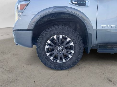 Used 2018 Nissan Titan PRO-4X w/ Pro-4x Convenience Package AWD/4WD image 14