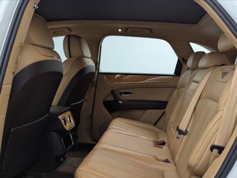 Used 2019 Bentley Bentayga AWD/4WD image 17