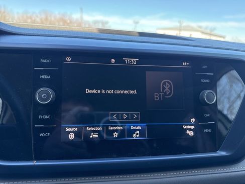 Used 2024 Volkswagen Taos SE image 25