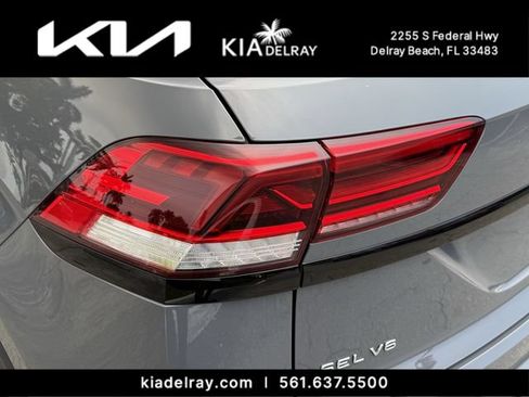 Used 2023 Volkswagen Atlas Cross Sport SEL R-Line AWD/4WD image 7