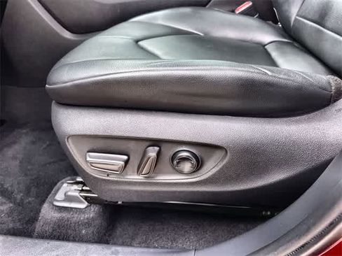 Used 2021 Toyota Highlander XLE image 31