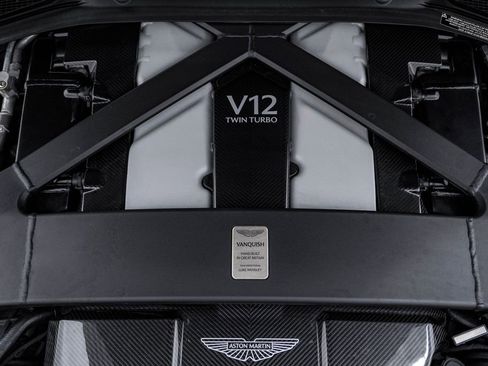 Used 2025 Aston Martin Vanquish RWD image 35
