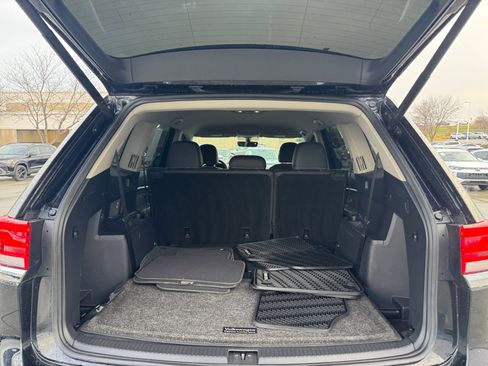 Certified 2023 Volkswagen Atlas SE w/ Black Wheel Package image 8