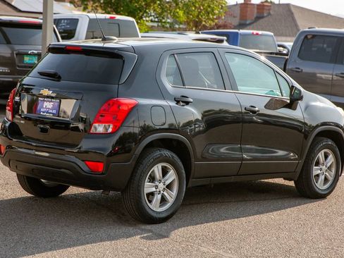 Used 2022 Chevrolet Trax LS w/ Tint and Cruise Package AWD/4WD image 5