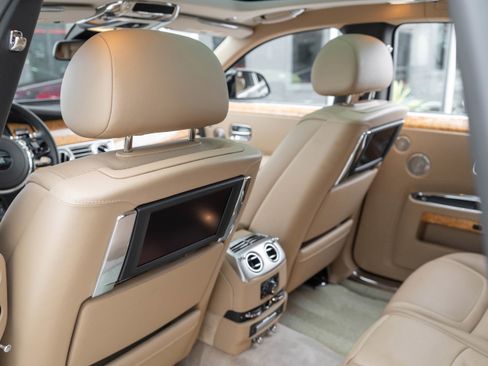 Used 2017 Rolls-Royce Ghost image 45