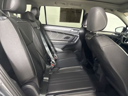 Used 2023 Volkswagen Tiguan SE w/ Panoramic Sunroof Package image 25