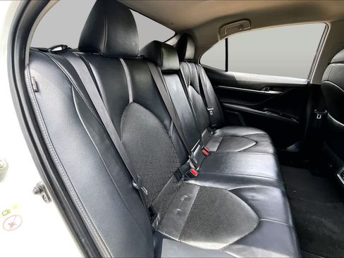 Used 2018 Toyota Camry XSE FWD image 19