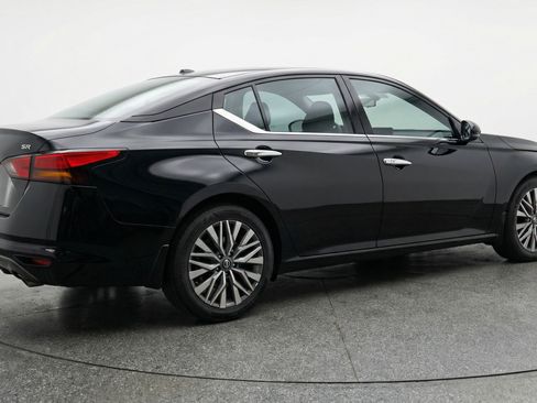 Used 2025 Nissan Altima 2.5 SV image 9