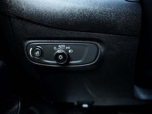 Used 2023 Chevrolet Equinox LT image 18