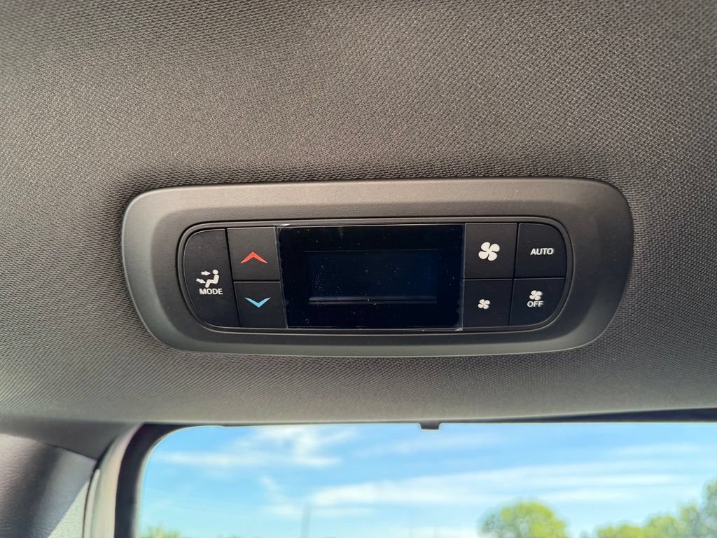 New 2027 Chrysler Pacifica Select FWD image 16
