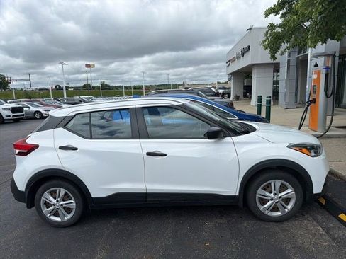 Used 2020 Nissan Kicks S FWD image 4