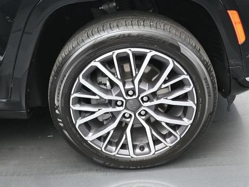 Used 2021 Jeep Grand Cherokee L Summit AWD/4WD image 45