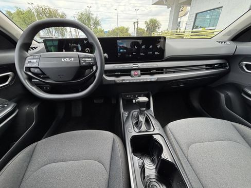 Used 2025 Kia K4 FWD image 32