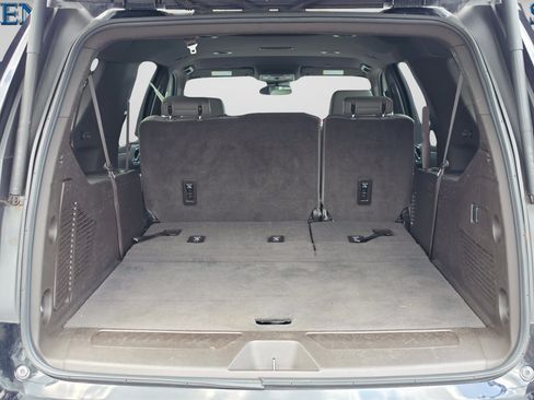 Used 2024 Chevrolet Suburban LT RWD image 13