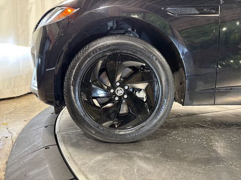 Used 2025 Jaguar F-PACE R-Dynamic S image 2