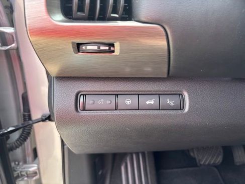 Used 2024 Nissan Pathfinder Platinum FWD image 24