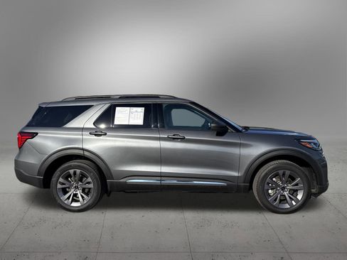Used 2025 Ford Explorer Active w/ Active Comfort Package image 5