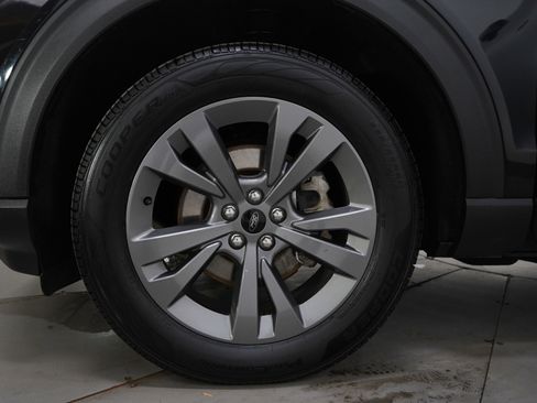 Used 2021 Ford Explorer XLT w/ Equipment Group 202A image 31